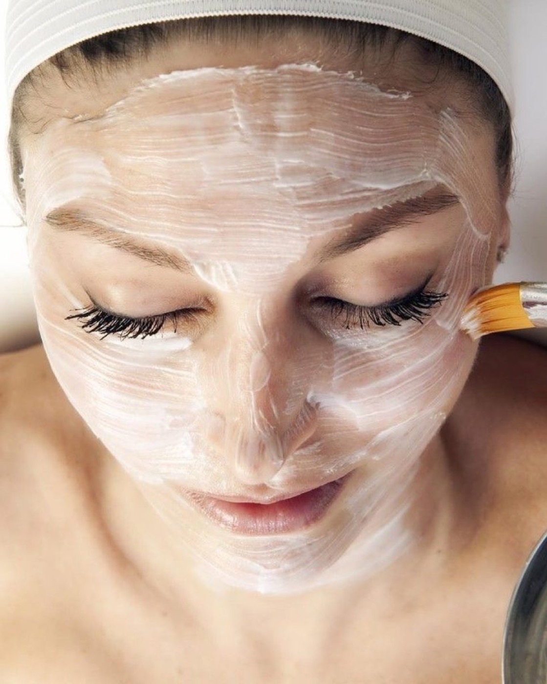 Gesichtsbehandlung mit Pflegemaske bei Boudoir Cosmetics