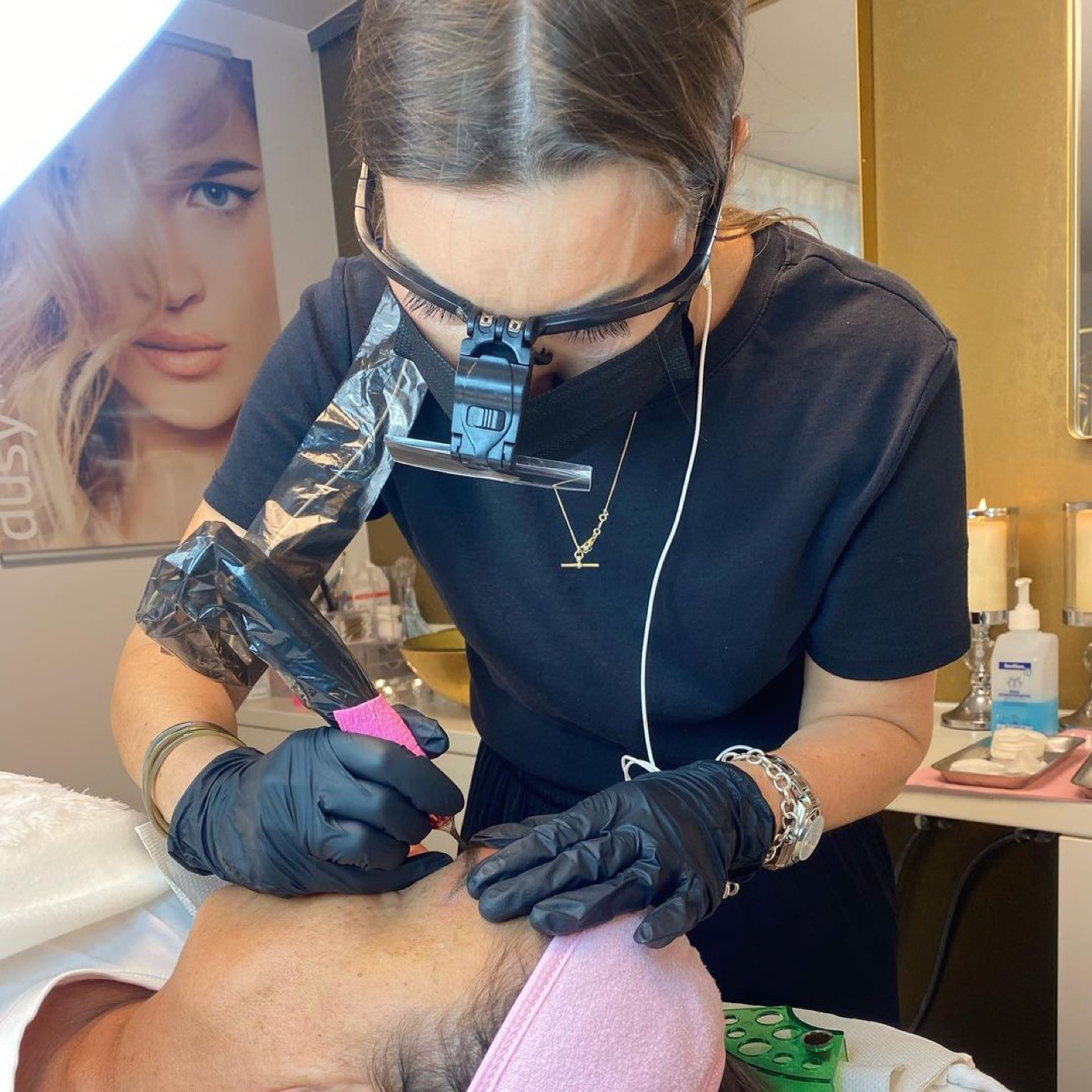 Permanent Make-Up — Powder Brows